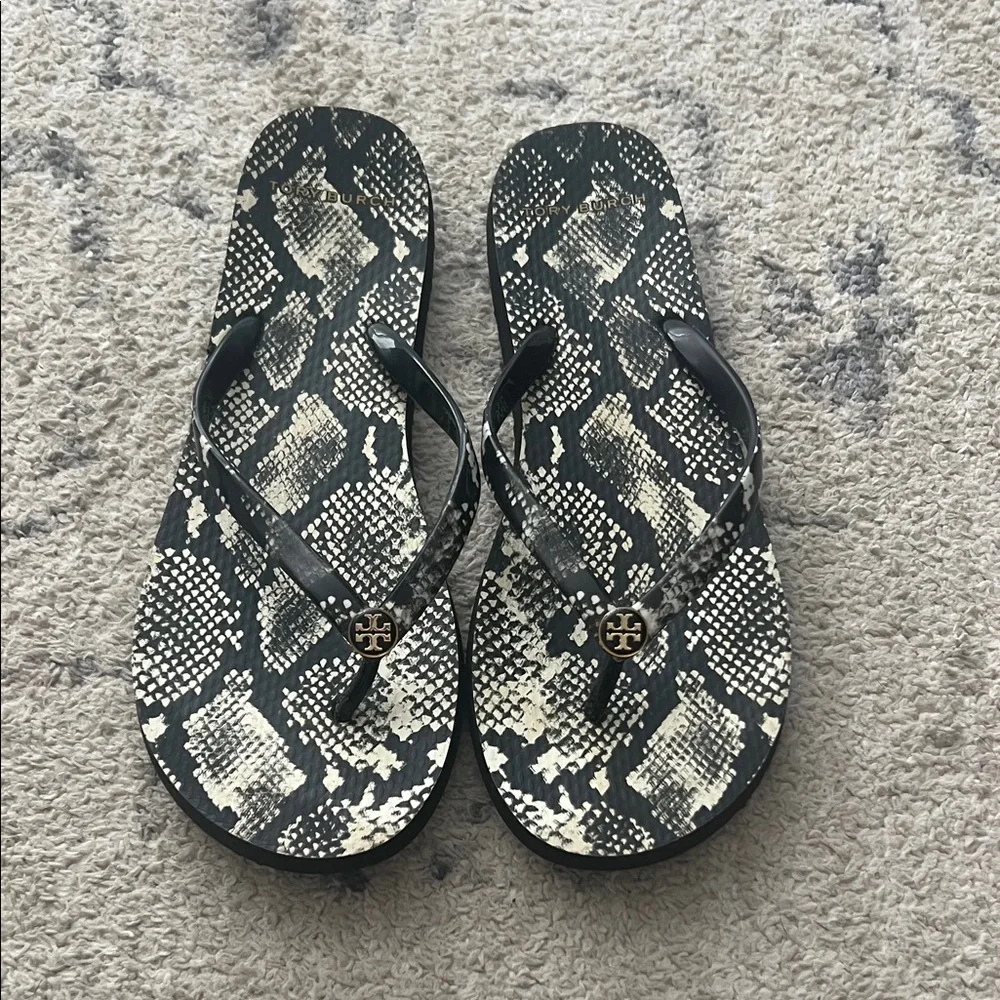 Tory Burch Black and Cream Reptile Flip Flops - Picture 1 of 3